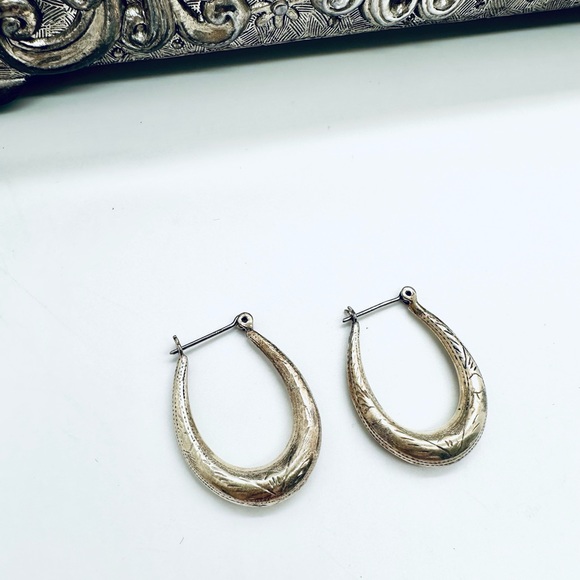 Vintage Silver Hoop Earrings - Picture 14 of 14